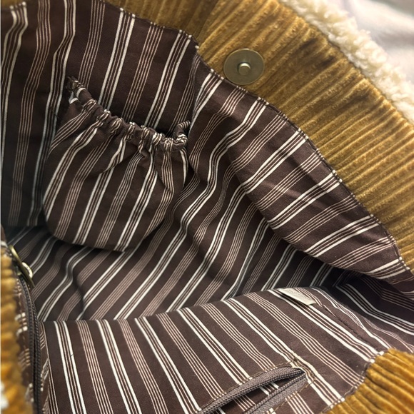 American Eagle Corduroy Shoulder Bag Missing 2 Buttons but has Magnetic Closure - Picture 7 of 8